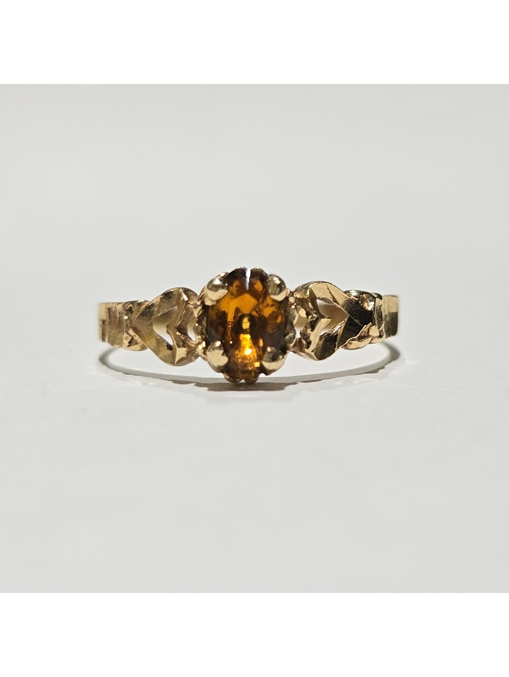 Vintage 10k solid gold with a solitary stone
